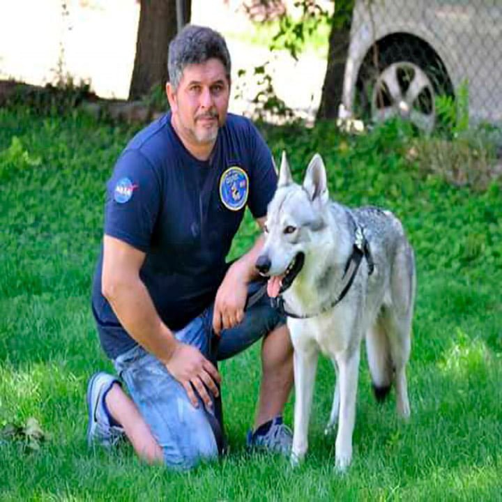 Dani y un ejemplar de PLC