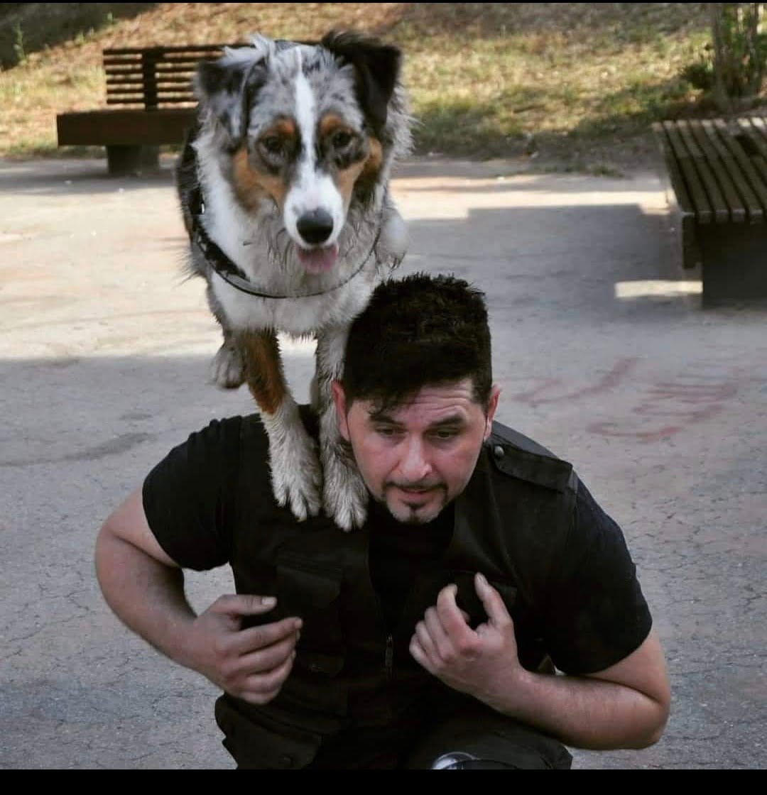 Dani y Kaly realizando ejercicios de entrenamiento para un exhibición